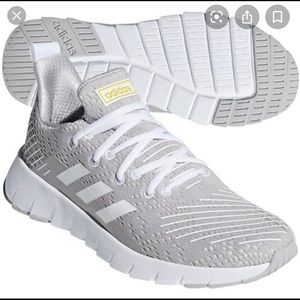 New womens Adidas Asweego running shoes size 9.5